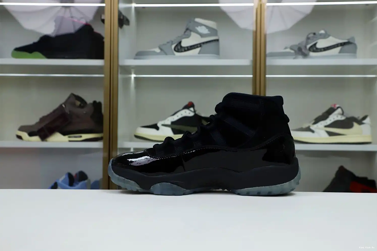JORDAN RETRO GOWN' AND 11 'CAP Kimikick AIR 0718